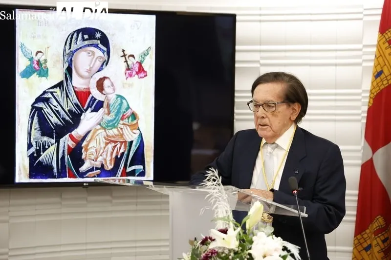El Colegio de Médicos homenajea a 60 doctores jubilados el último año y distingue con la medalla de oro a Luis Jiménez y Felipe Rubio. Foto de David Sañudo