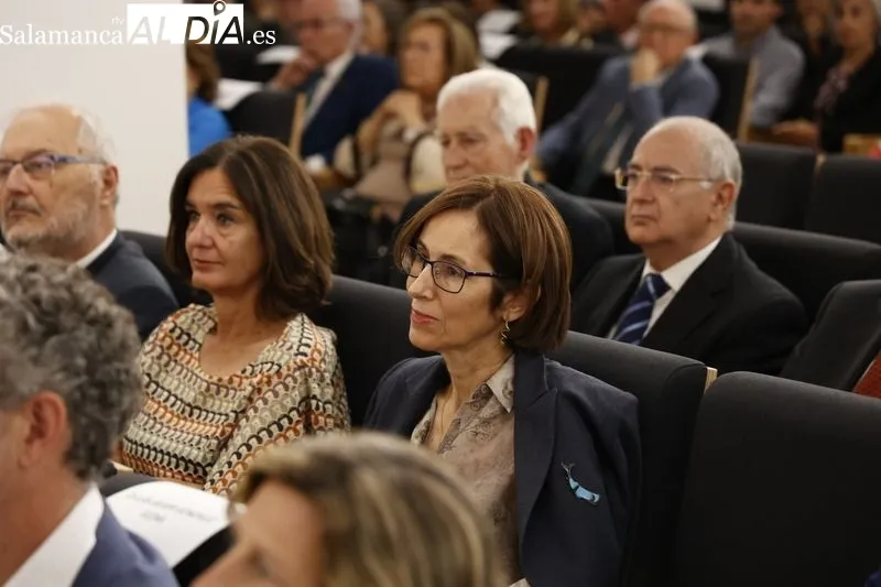 El Colegio de Médicos homenajea a 60 doctores jubilados el último año y distingue con la medalla de oro a Luis Jiménez y Felipe Rubio. Foto de David Sañudo