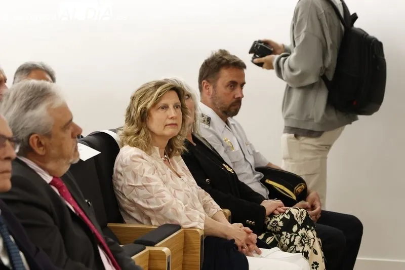 El Colegio de Médicos homenajea a 60 doctores jubilados el último año y distingue con la medalla de oro a Luis Jiménez y Felipe Rubio. Foto de David Sañudo