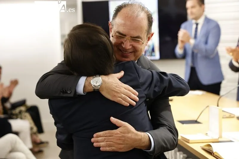 El Colegio de Médicos homenajea a 60 doctores jubilados el último año y distingue con la medalla de oro a Luis Jiménez y Felipe Rubio. Foto de David Sañudo