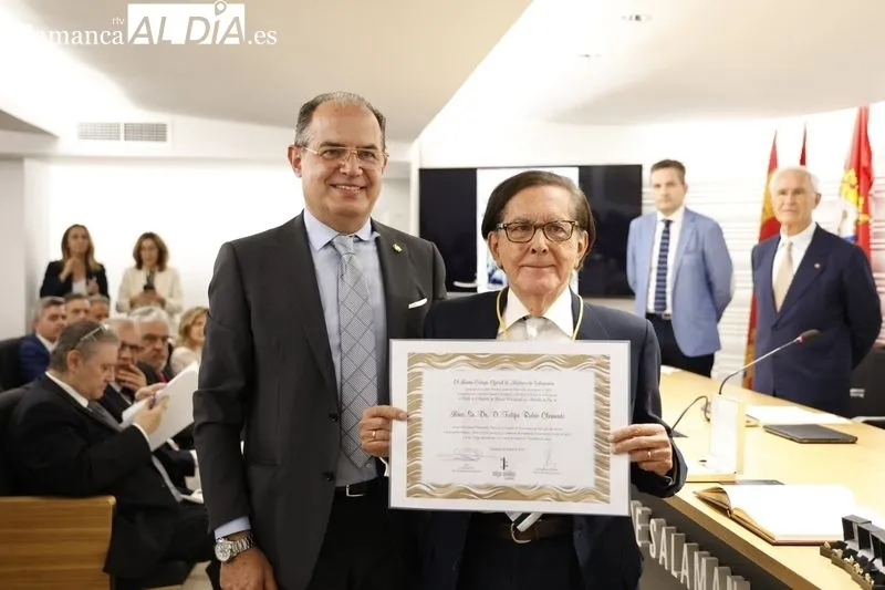 El Colegio de Médicos homenajea a 60 doctores jubilados el último año y distingue con la medalla de oro a Luis Jiménez y Felipe Rubio. Foto de David Sañudo
