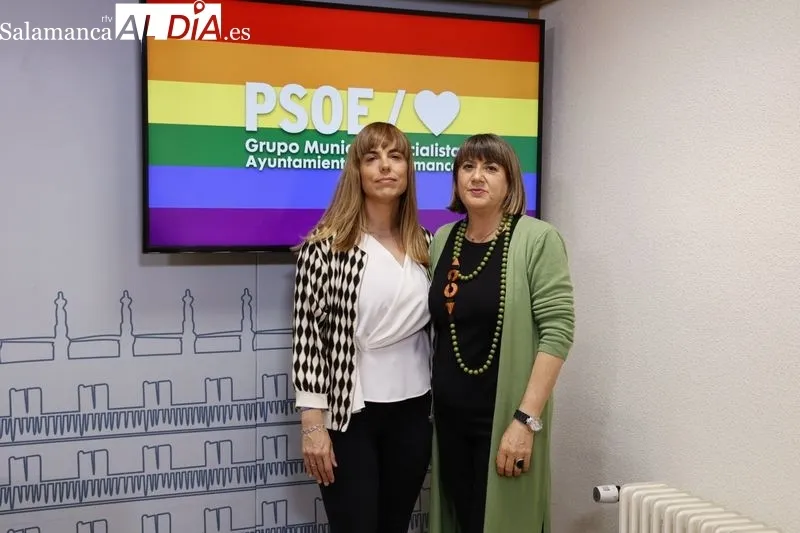 Rueda de prensa de la viceportavoz del Grupo Municipal Socialista en el Ayuntamiento de Salamanca, María Sánchez, y la concejala María García. Foto de David Sañudo