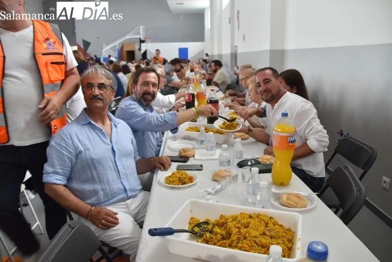Paella popular en Villares de la Reina. Foto: Vanesa Martins