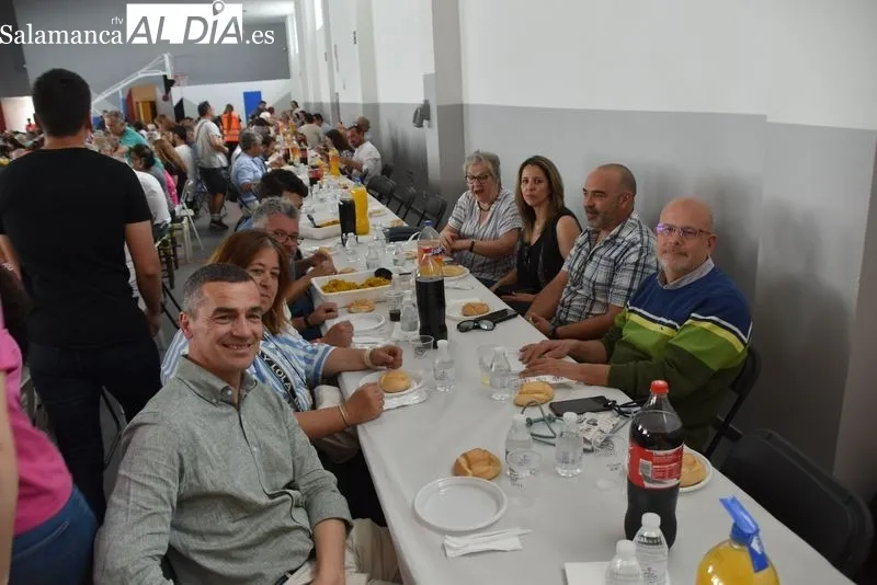 Paella popular en Villares de la Reina. Foto: Vanesa Martins