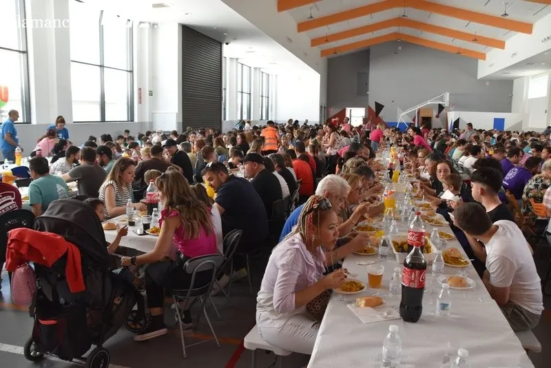 Paella popular en Villares de la Reina. Foto: Vanesa Martins