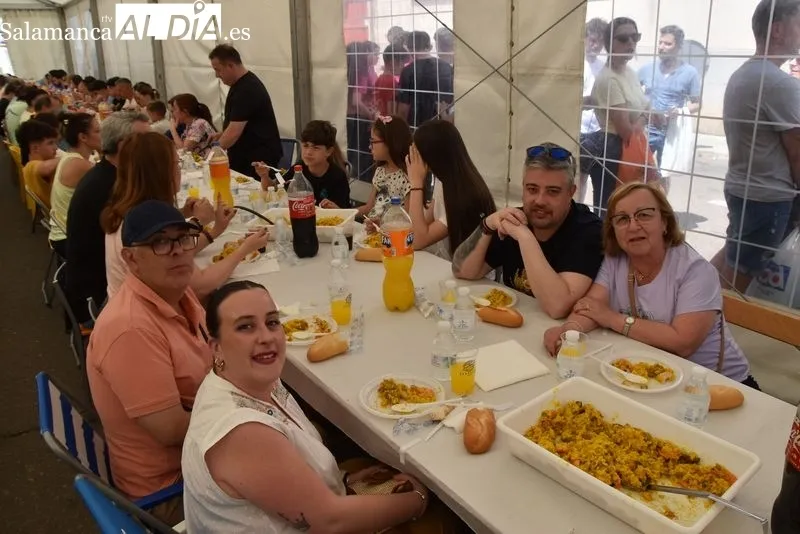 Paella popular en Villares de la Reina. Foto: Vanesa Martins