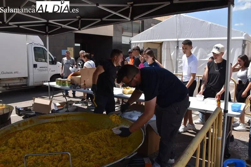 Paella popular en Villares de la Reina. Foto: Vanesa Martins