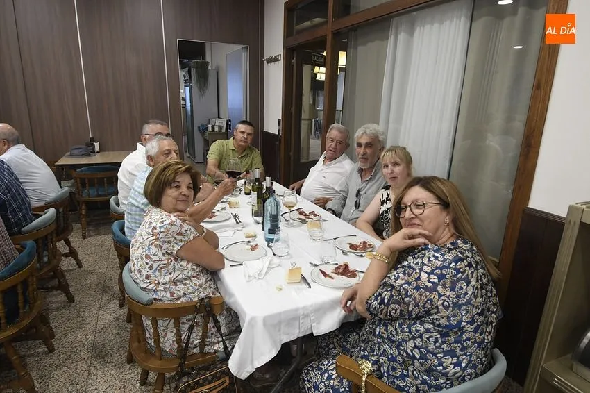 Foto 8 - La Pe&ntilde;a El Rinc&oacute;n despide con numerosos invitados su temporada gastron&oacute;mica
