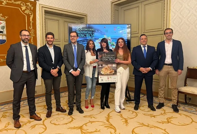 Presentación del Concurso Provincial de Pinchos de Salamanca, que ha tenido lugar en el Ayuntamiento