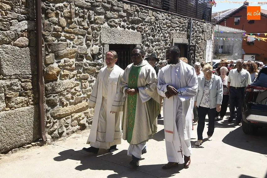 Foto 8 - Navasfr&iacute;as pone el broche final a las fiestas de San Juan con los actos m&aacute;s solemnes