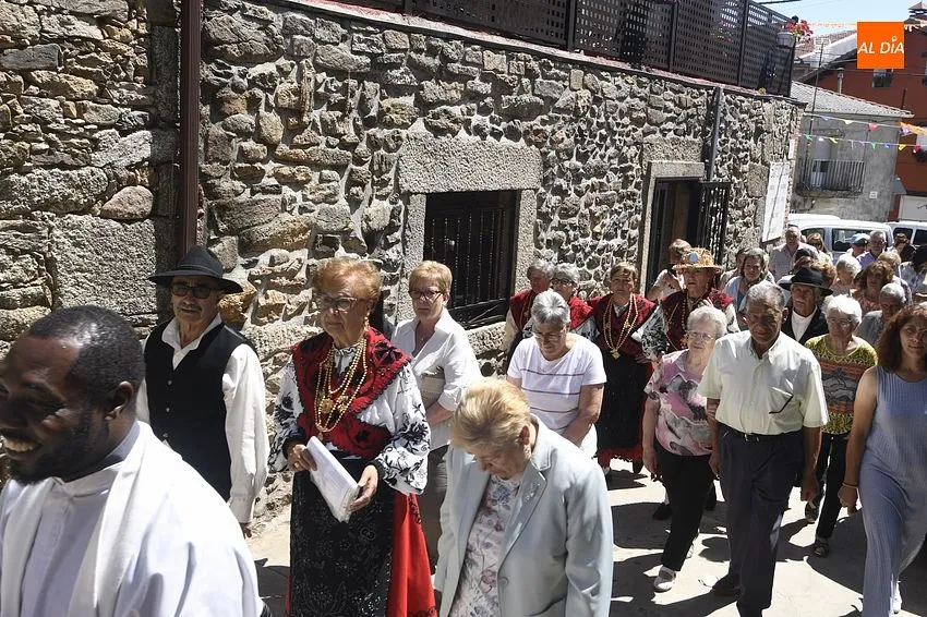 Foto 9 - Navasfr&iacute;as pone el broche final a las fiestas de San Juan con los actos m&aacute;s solemnes