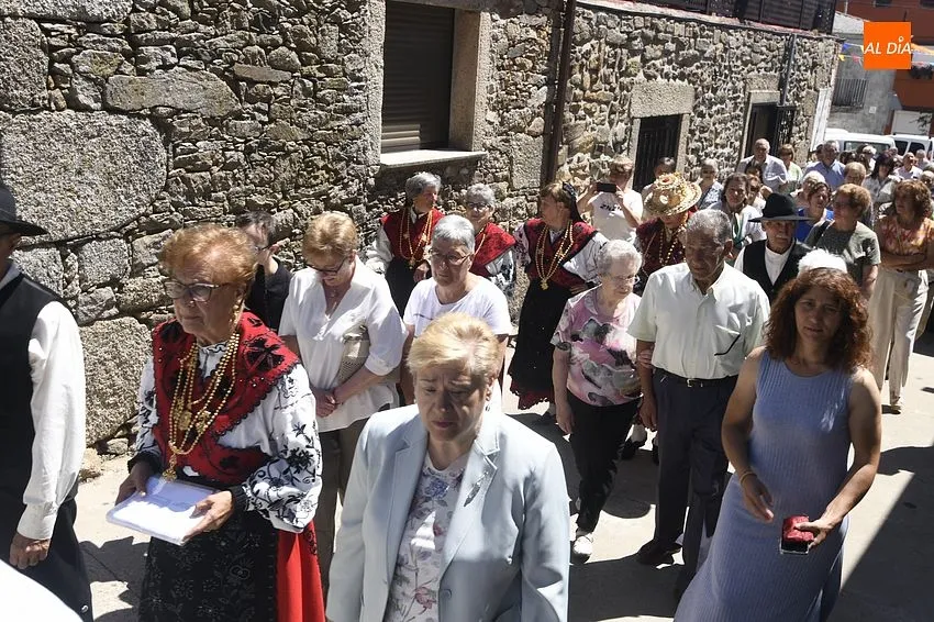 Foto 10 - Navasfr&iacute;as pone el broche final a las fiestas de San Juan con los actos m&aacute;s solemnes