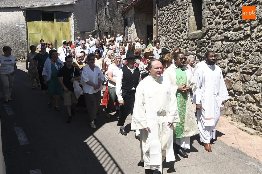 Foto 3 - Navasfr&iacute;as pone el broche final a las fiestas de San Juan con los actos m&aacute;s solemnes