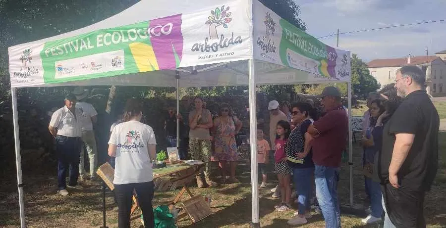 Foto 3 - Barquilla incorpora nuevos &aacute;rboles frutales a&ntilde;adi&eacute;ndoles los deseos de los vecinos