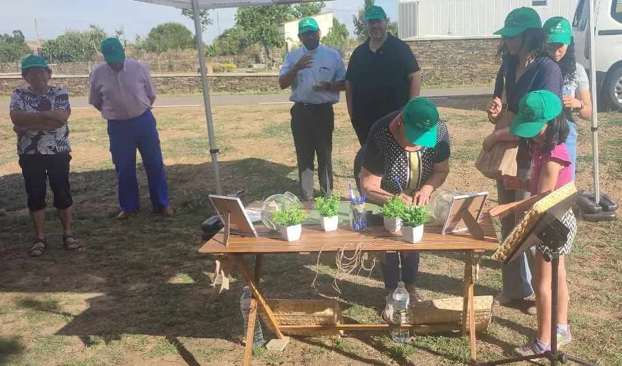 Foto 4 - Barquilla incorpora nuevos &aacute;rboles frutales a&ntilde;adi&eacute;ndoles los deseos de los vecinos