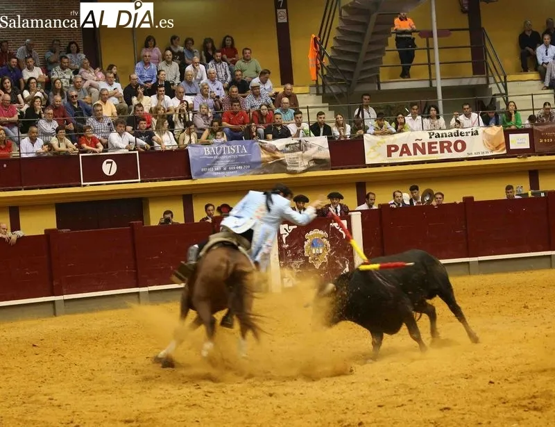 Foto 8 - Todos a hombros en el festejo de rejones de Alba de Tormes