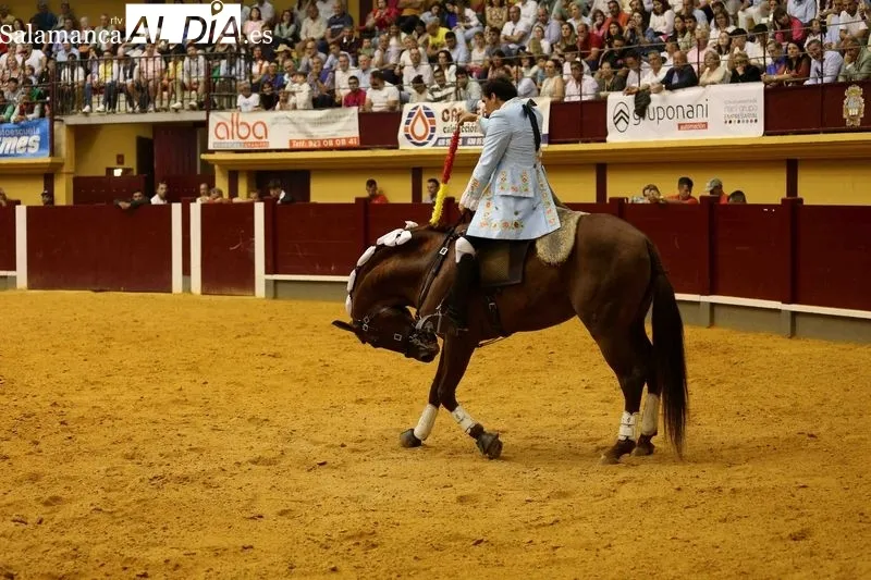 Foto 7 - Todos a hombros en el festejo de rejones de Alba de Tormes
