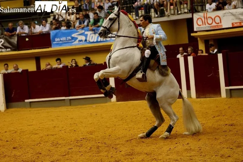 Foto 6 - Todos a hombros en el festejo de rejones de Alba de Tormes