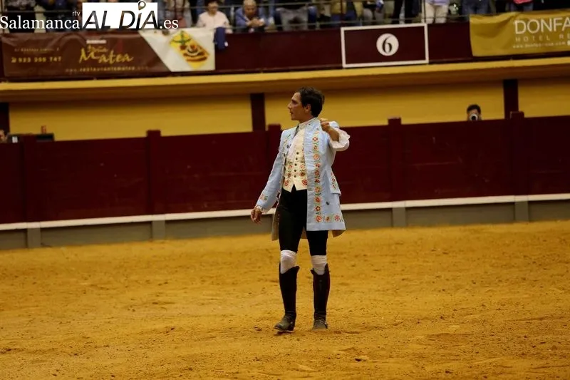 Foto 4 - Todos a hombros en el festejo de rejones de Alba de Tormes