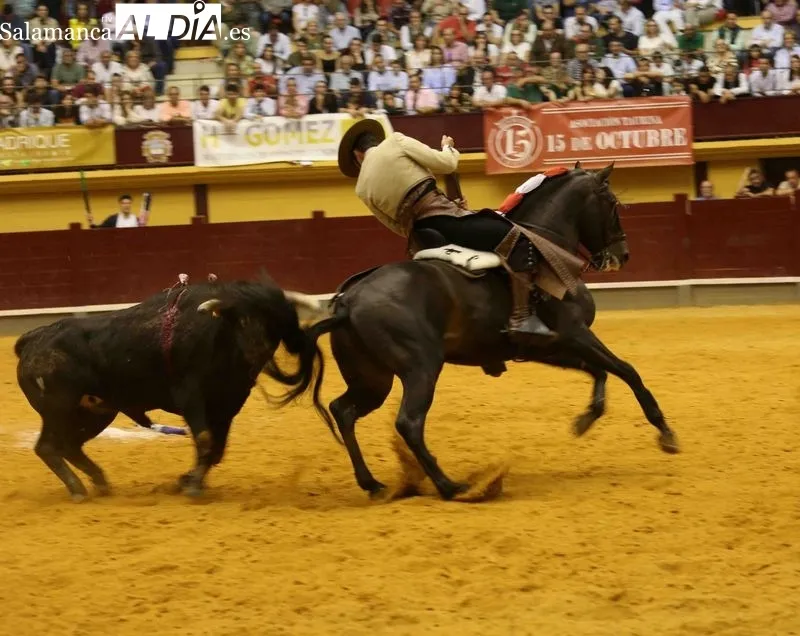 Foto 3 - Todos a hombros en el festejo de rejones de Alba de Tormes