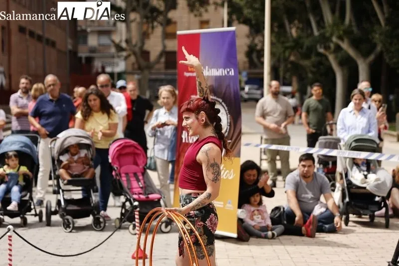 Niños y mayores se divierten con el ‘Circo Lápiz Cabaret’ | FOTOS: David Sañudo
