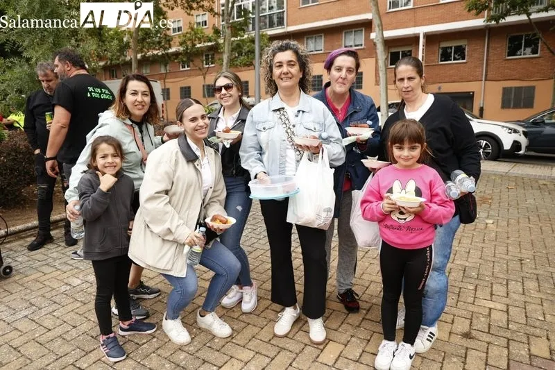 Pizarrales disfruta de una gran comida por sus fiestas patronales | FOTOS: David Sañudo
