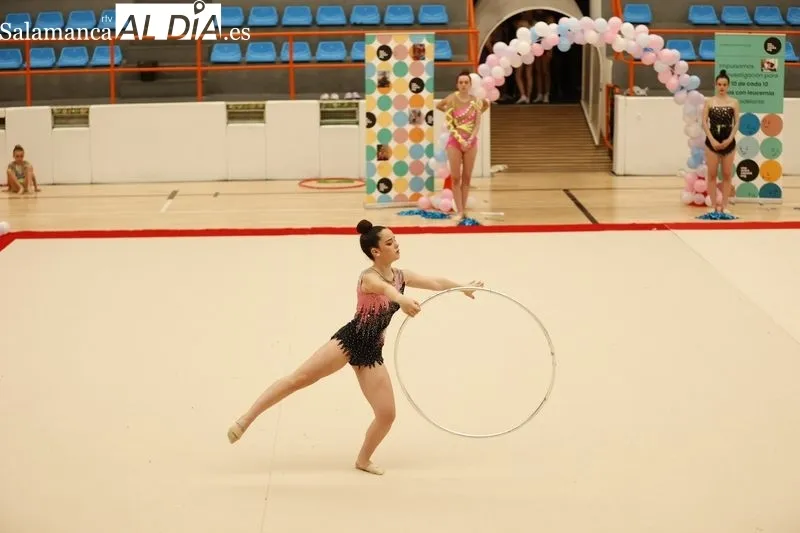 Exhibición de gimnasia rítmica en una gala benéfica para apoyar el cáncer infantil | FOTOS: David Sañudo