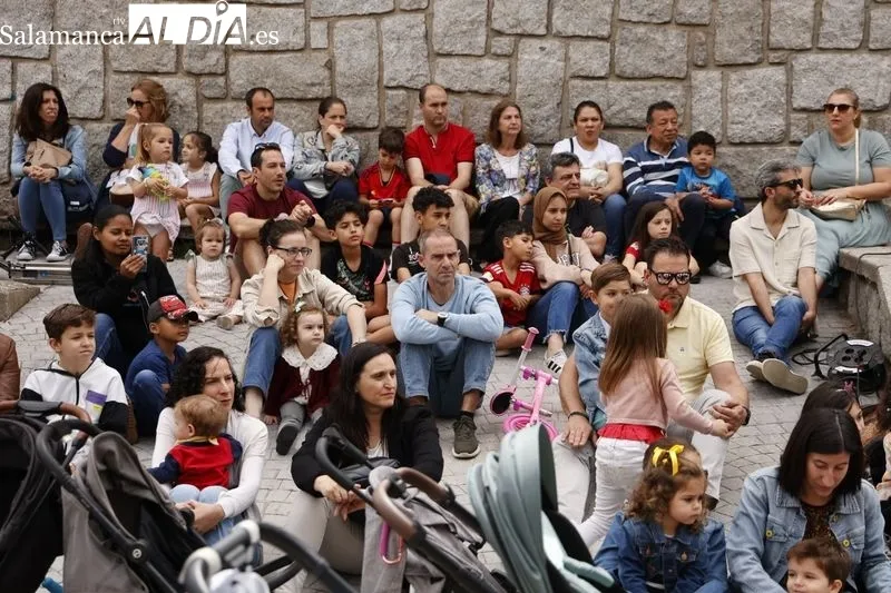Niños y mayores se divierten con el ‘Circo Lápiz Cabaret’ | FOTOS: David Sañudo