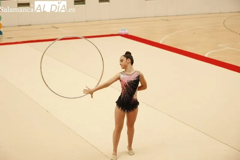 Exhibición de gimnasia rítmica en una gala benéfica para apoyar el cáncer infantil | FOTOS: David Sañudo