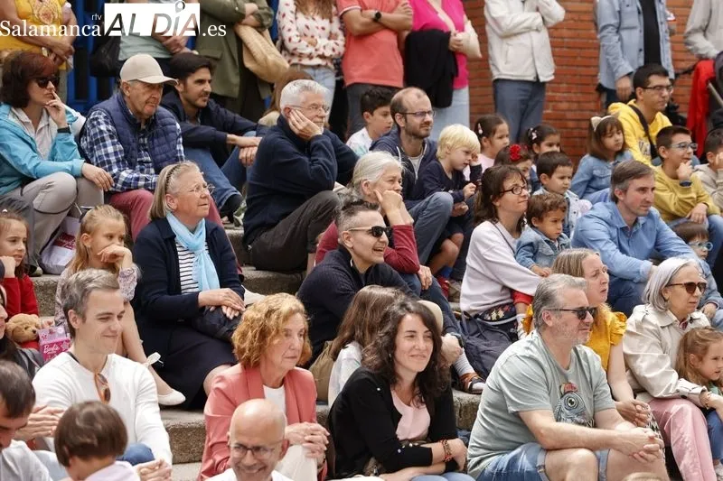 Niños y mayores se divierten con el ‘Circo Lápiz Cabaret’ | FOTOS: David Sañudo