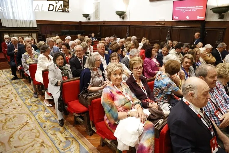 Emotivo reconocimiento a la trayectoria universitaria de la presidenta de honor de Alumni-USAL, Ángela Calvo Redondo | FOTOS: David Sañudo 