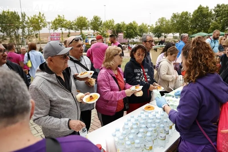 Pizarrales disfruta de una gran comida por sus fiestas patronales | FOTOS: David Sañudo
