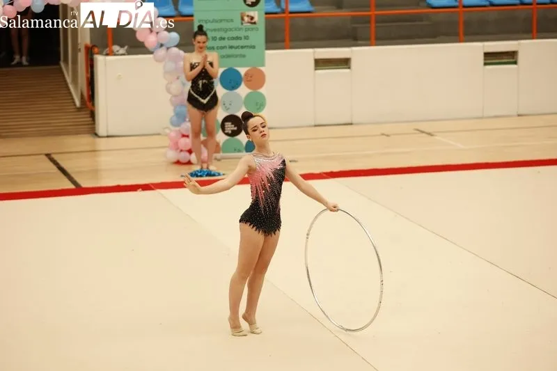 Exhibición de gimnasia rítmica en una gala benéfica para apoyar el cáncer infantil | FOTOS: David Sañudo