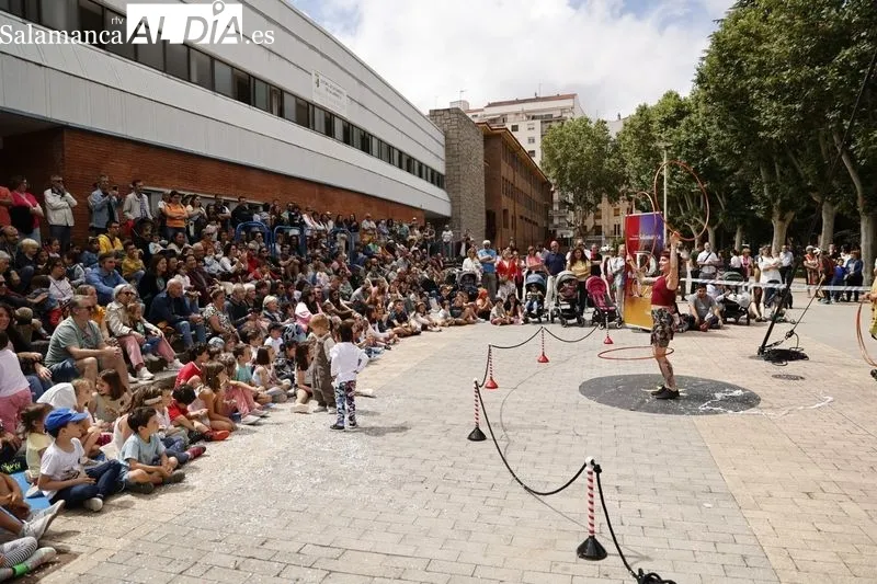 Niños y mayores se divierten con el ‘Circo Lápiz Cabaret’ | FOTOS: David Sañudo