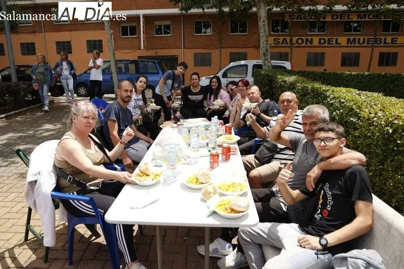 Pizarrales disfruta una deliciosa paella por sus fiestas patronales | FOTOS: David Sañudo 