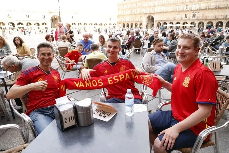 Salamanca muestra su apoyo a la Selección Española en Octavos  | FOTOS: David Sañudo 