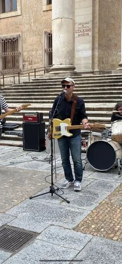 Foto 2 - La Plaza de Anaya se convierte en el escenario del nuevo videoclip de Juanjo Valle 