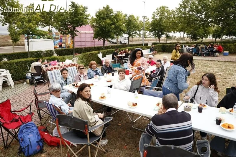 Pizarrales disfruta de una gran comida por sus fiestas patronales | FOTOS: David Sañudo