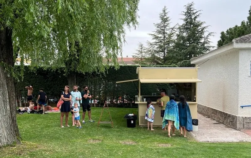 Foto 2 - Ya est&aacute;n abiertas las piscinas municipales de Carbajosa