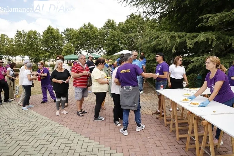 Pizarrales disfruta una deliciosa paella por sus fiestas patronales | FOTOS: David Sañudo 