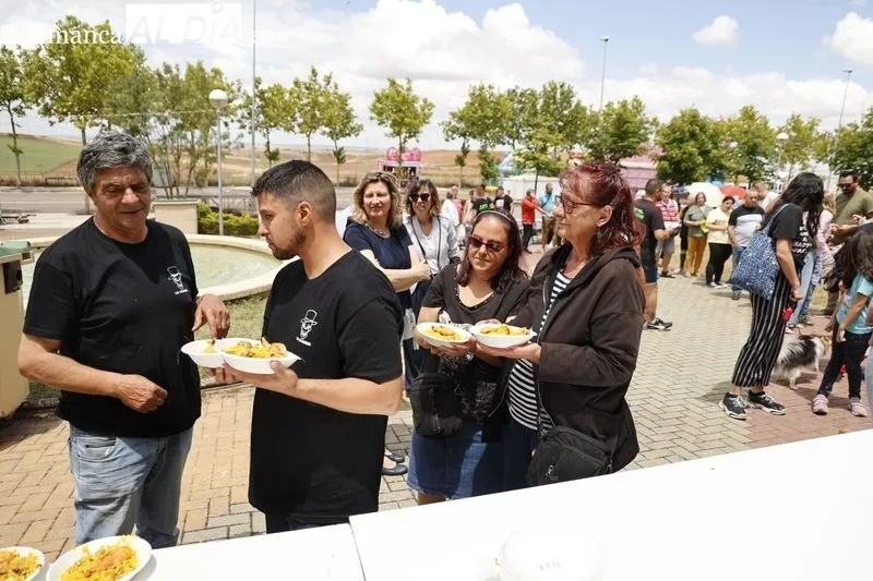 Pizarrales disfruta una deliciosa paella por sus fiestas patronales | FOTOS: David Sañudo 