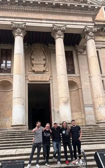 Foto 3 - La Plaza de Anaya se convierte en el escenario del nuevo videoclip de Juanjo Valle 