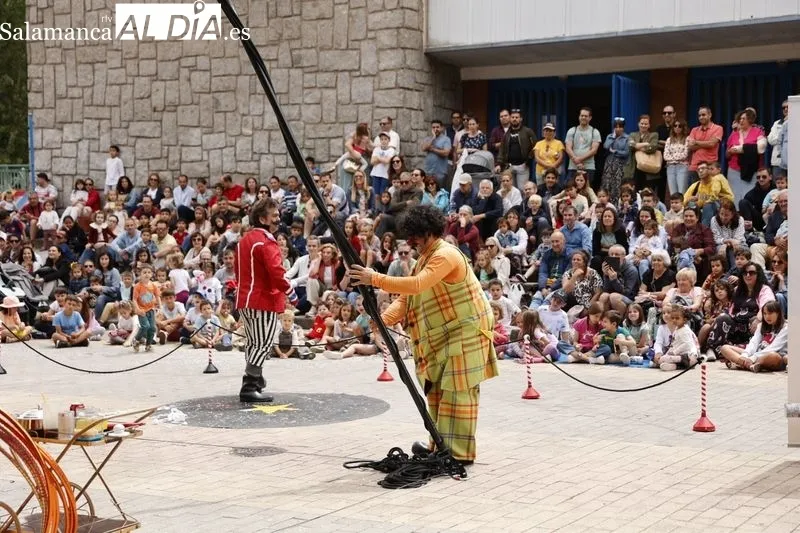 Niños y mayores se divierten con el ‘Circo Lápiz Cabaret’ | FOTOS: David Sañudo