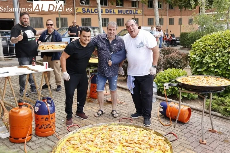 Pizarrales disfruta una deliciosa paella por sus fiestas patronales | FOTOS: David Sañudo 