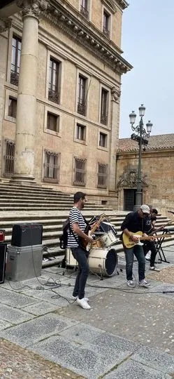Foto 4 - La Plaza de Anaya se convierte en el escenario del nuevo videoclip de Juanjo Valle 