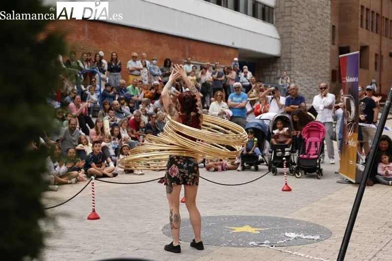 Niños y mayores se divierten con el ‘Circo Lápiz Cabaret’ | FOTOS: David Sañudo