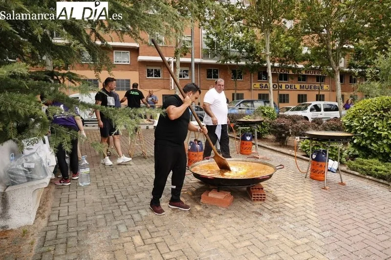 Pizarrales disfruta una deliciosa paella por sus fiestas patronales | FOTOS: David Sañudo 