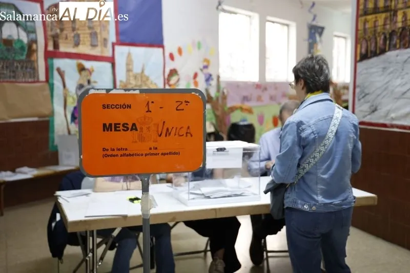 Foto 2 - El 1-1-2 registra tres incidencias en colegios electorales de Salamanca durante las votaciones