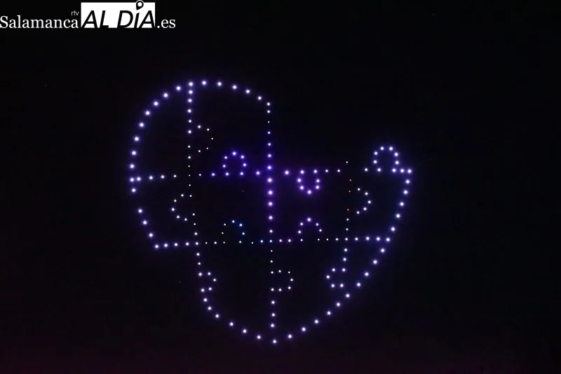 Más de 200 drones crean espectaculares figuras sobre el cielo de Salamanca | FOTOS: Vanesa Martins 