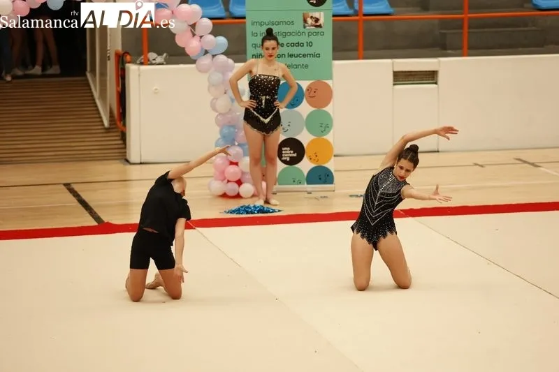 Exhibición de gimnasia rítmica en una gala benéfica para apoyar el cáncer infantil | FOTOS: David Sañudo